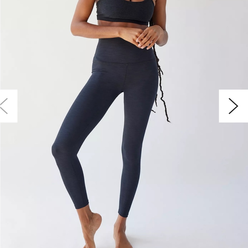 Beyond Yoga navy heather rib high waisted midi leggings, sz M